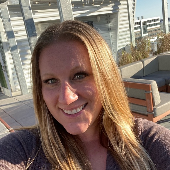 Meet your Posher, Nicole - Picture 1 of 1